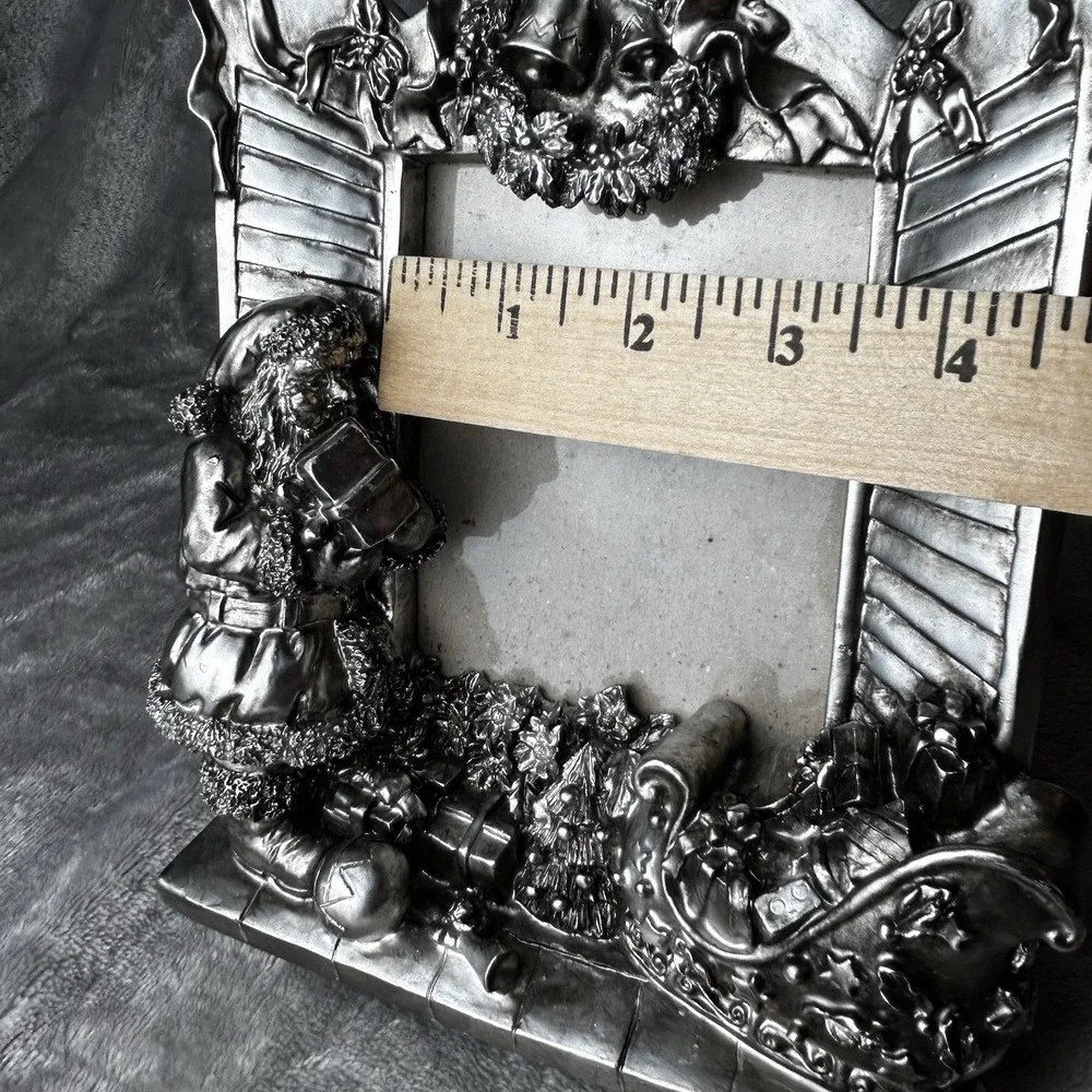 Ornate Silver Resin Picture Frame Santa & Sleigh In Front Of Window Detailed 5x7